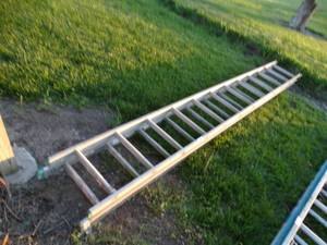lot 9792 image: Aluminum extension ladder