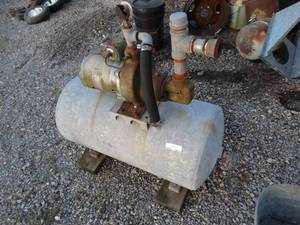 lot 9804 image: Air compressor tank