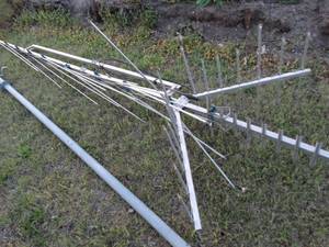 lot 9812 image: Antenna & pole