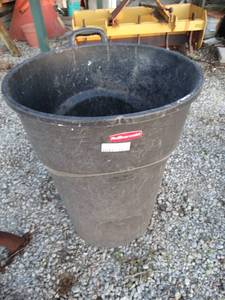 lot 9813 image: Trash can