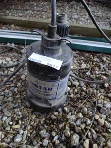 lot 9817 image: Star utility pump