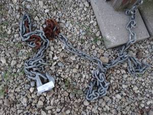 lot 9824 image: Log chain w hook on both ends