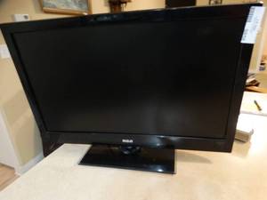 lot 9856 image: RCA 24 LED HDTV