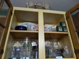 lot 10 image: Lot of various glassware & misc.