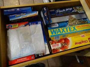 lot 16 image: Wax paper baggies digital thermometer