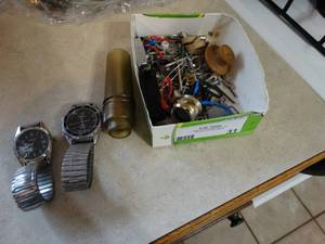 lot 31 image: Lot of watches & misc.