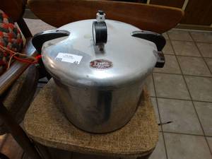 lot 40 image: Presto steamer