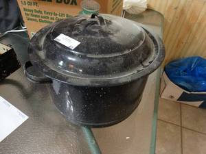 lot 41 image: Canning pot w lid