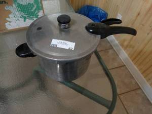 lot 42 image: Presto steamer
