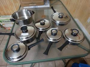 lot 45 image: Homemakers guild potpan set