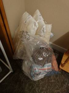 lot 49 image: Pillows & misc