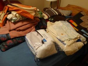 lot 58 image: Large lot of assorted bedding