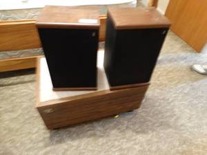 lot 74 image: Cerwin Vega speaker set