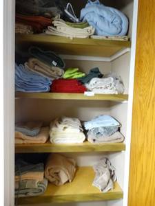 lot 76 image: Large lot of towels & wash clothes