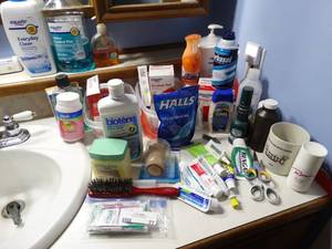 lot 77 image: Bathroom items