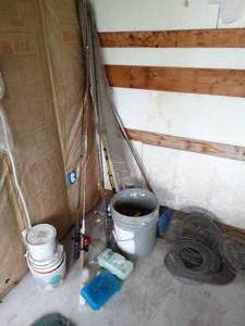 lot 104 image: Lot of assorted fishing items