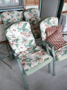 lot 106 image: Patio chairs w cushions