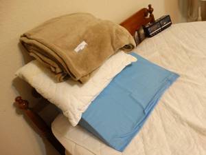 lot 108 image: Pillowstowels