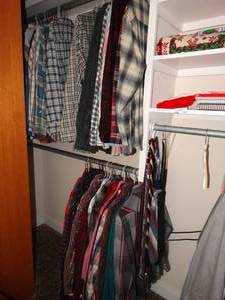 lot 126 image: Closet w Mens clothing
