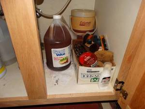 lot 134 image: Lot of cleaning supplies