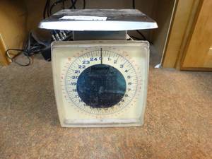 lot 143 image: Counter top scale