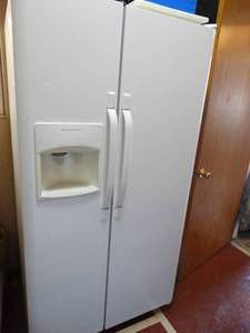 lot 152 image: Frigidaire side x side refrigerator w ice & water in door- Works as should