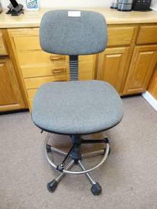 lot 173 image: Stool on wheels