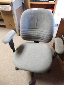 lot 174 image: Office chair on wheels