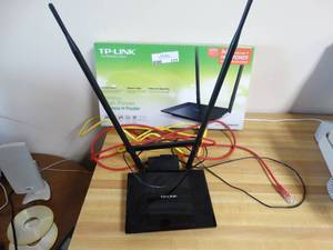 lot 177 image: Wireless range booster w box