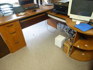 lot 178 image: Computer desk