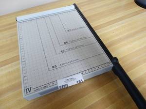 lot 181 image: Paper cutter