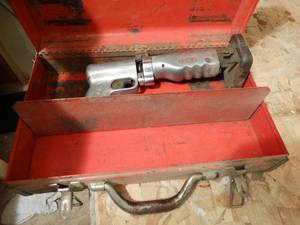 lot 195 image: Dayton power actuated tool in case