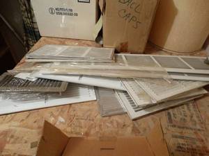 lot 221 image: Lot of various vent grates