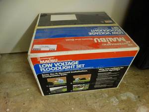 lot 226 image: Low voltage floodlight set in box