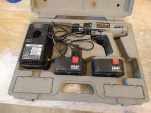 lot 244 image: Porter-Cable cordless drill set w 2 batteries & charger w case