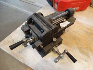 lot 246 image: Bench vise