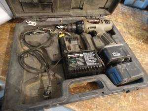 lot 261 image: Porter-Cable cordless drill w charger & case