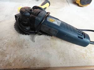 lot 282 image: Electric double cut saw