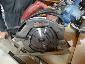 lot 291 image: Milwaukee circular saw