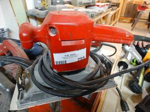 lot 295 image: Milwaukee orbital sander