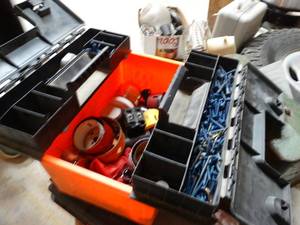 lot 303 image: Toolbox w various hole saws