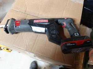 lot 315 image: Craftsman 19.2 volt reciprocating saw w battery