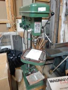 lot 321 image: Bench top 16 speed drill press