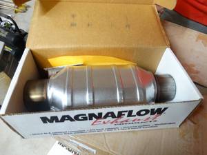 lot 331 image: New magnaflo universal catalytic converter in box