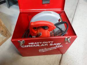 lot 333 image: Milwaukee 10-14 circular saw in case
