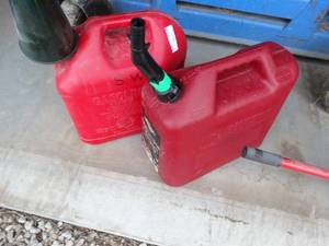 lot 350 image: 2- 5 gallon gas cans