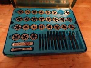lot 381 image: Tap & die set in case