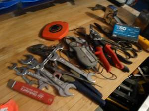 lot 383 image: Lot of assorted hand tools