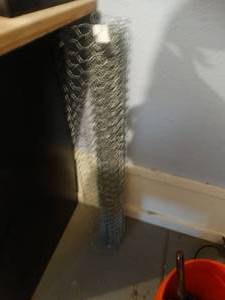 lot 387 image: Partial roll of chicken wire