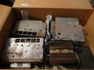 lot 400 image: Lot of vintage car radios